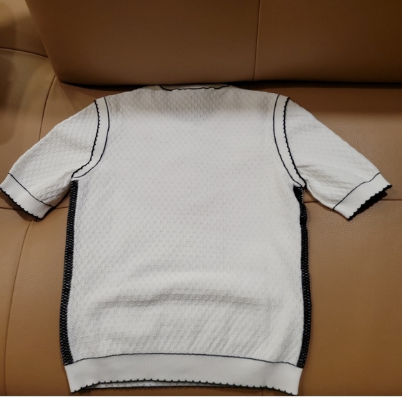 Chanel white and black logo badge t-shirt - Picture 5 of 16